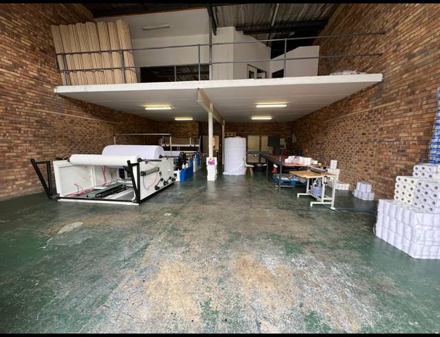 320M² WAREHOUSE TO LET IN STRIJDOMPARK
